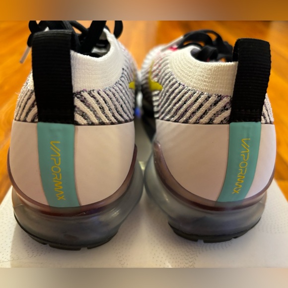 Nike Air Vapormax Flyknit 3 - Picture 8 of 11